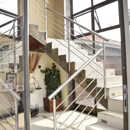 Апартаменты Lalela House Йоханнесбург Экстерьер фото