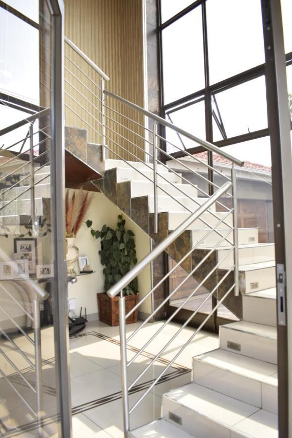 Апартаменты Lalela House Йоханнесбург Экстерьер фото