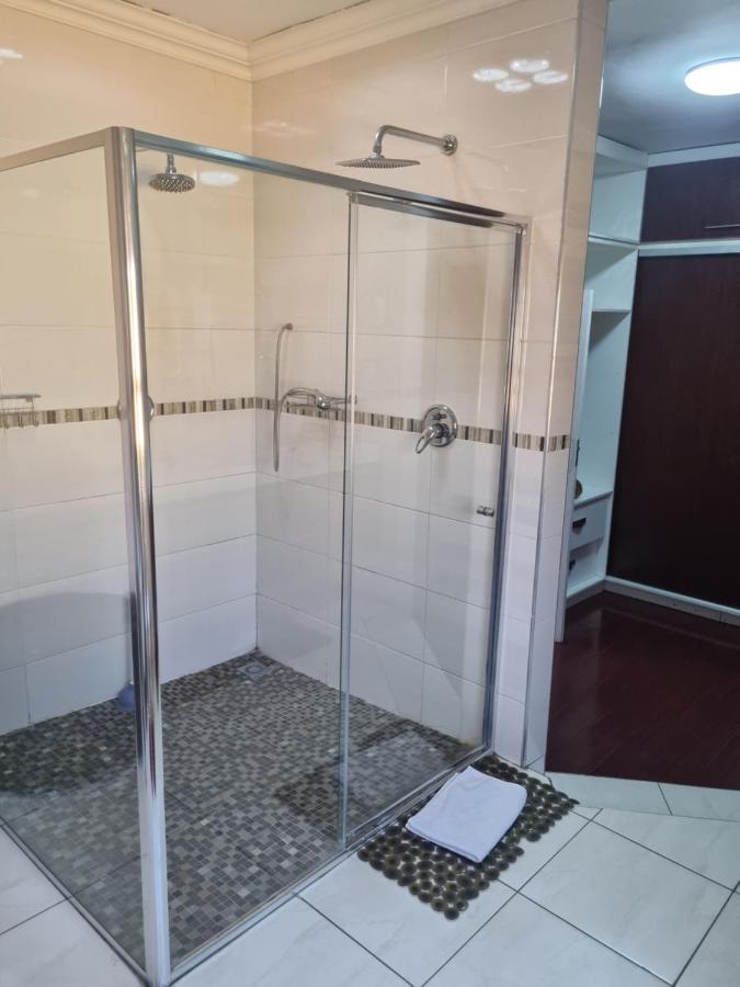 Апартаменты Lalela House Йоханнесбург Экстерьер фото