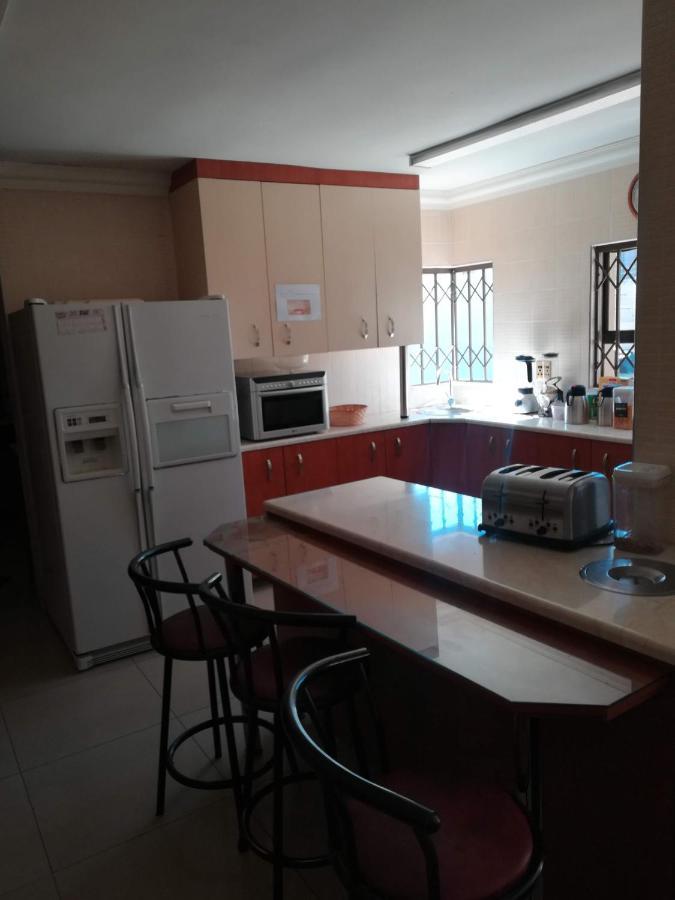 Апартаменты Lalela House Йоханнесбург Экстерьер фото