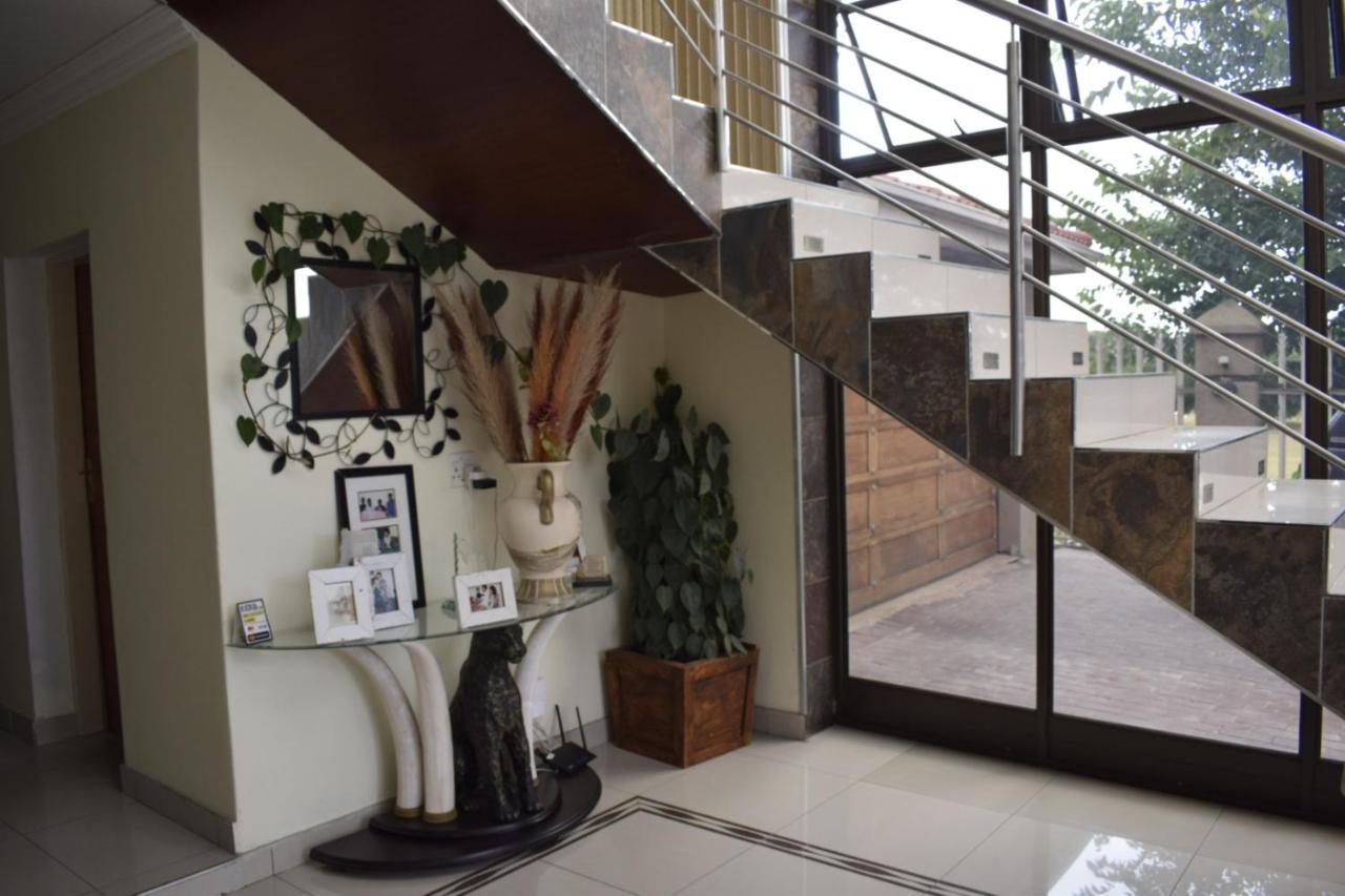 Апартаменты Lalela House Йоханнесбург Экстерьер фото