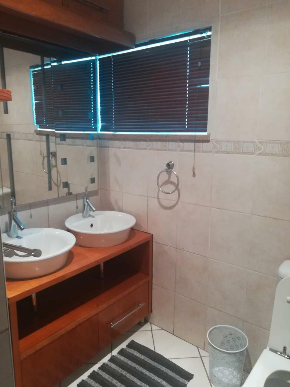 Апартаменты Lalela House Йоханнесбург Экстерьер фото