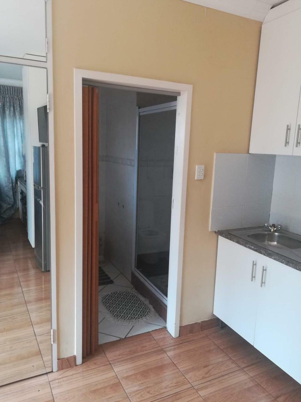 Апартаменты Lalela House Йоханнесбург Экстерьер фото
