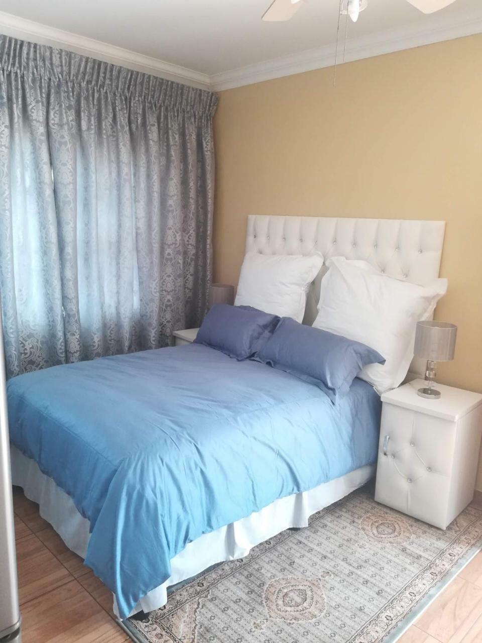 Апартаменты Lalela House Йоханнесбург Экстерьер фото