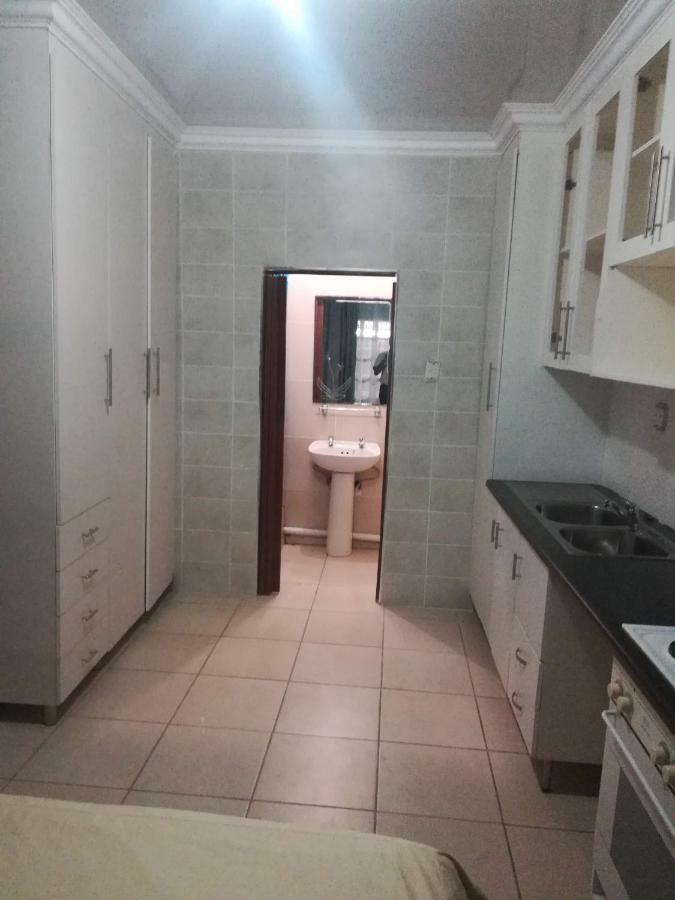 Апартаменты Lalela House Йоханнесбург Экстерьер фото