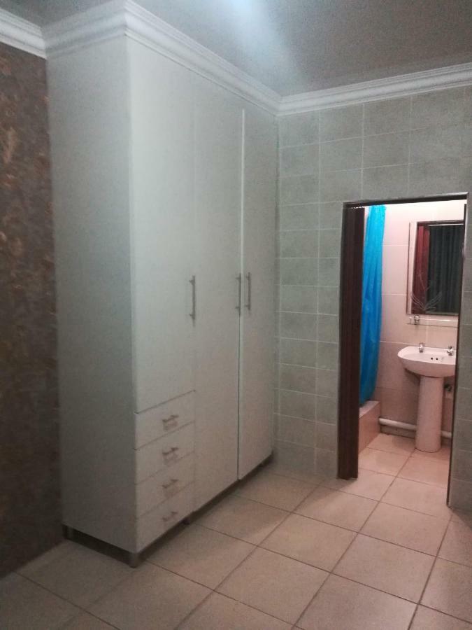 Апартаменты Lalela House Йоханнесбург Экстерьер фото
